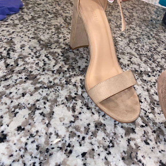 Ankle strap heeled sandals - Picture 3 of 5